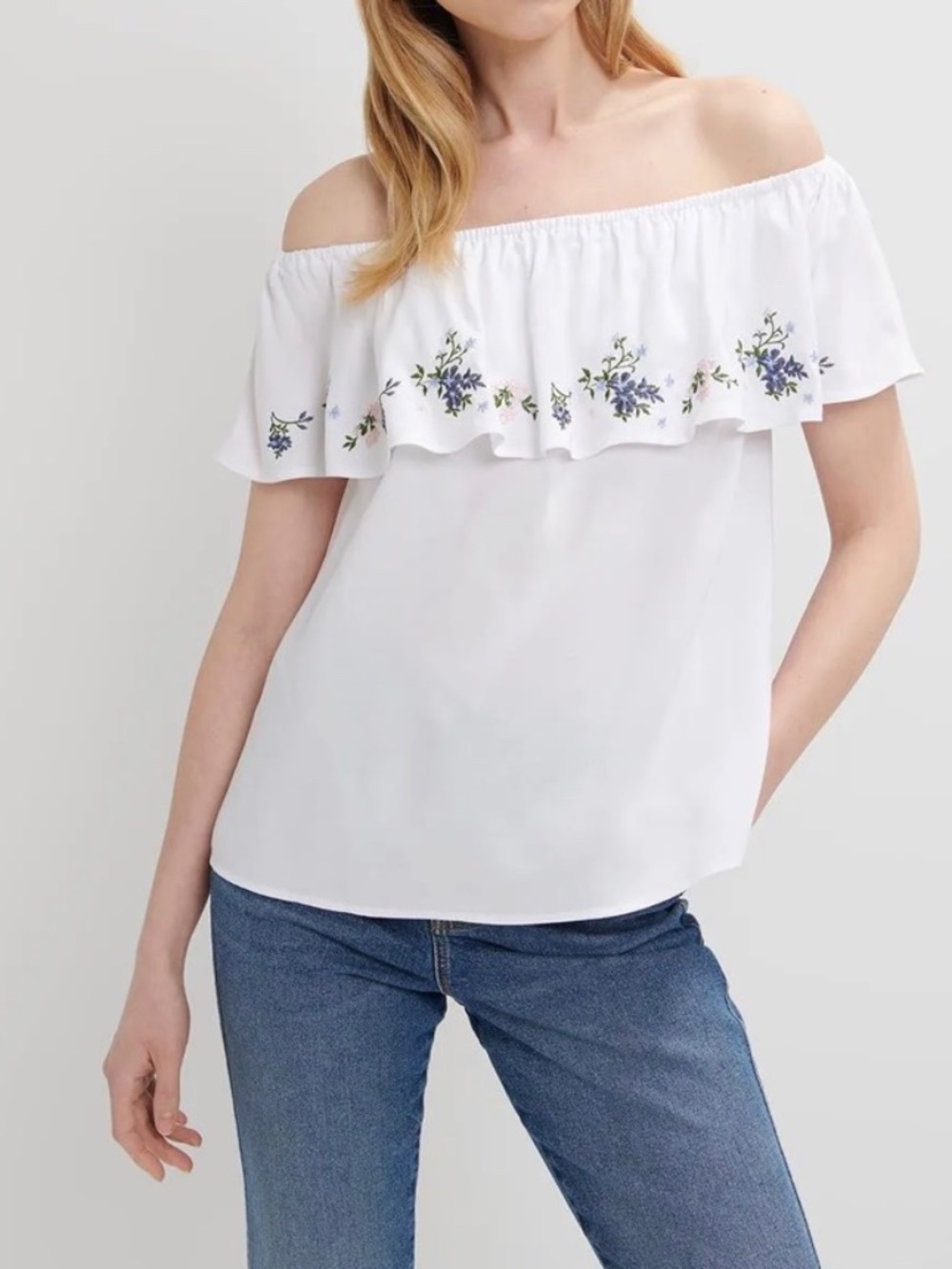 NEW - White Floral-Embroidered Open-Shoulder Top. Viscose 100%.